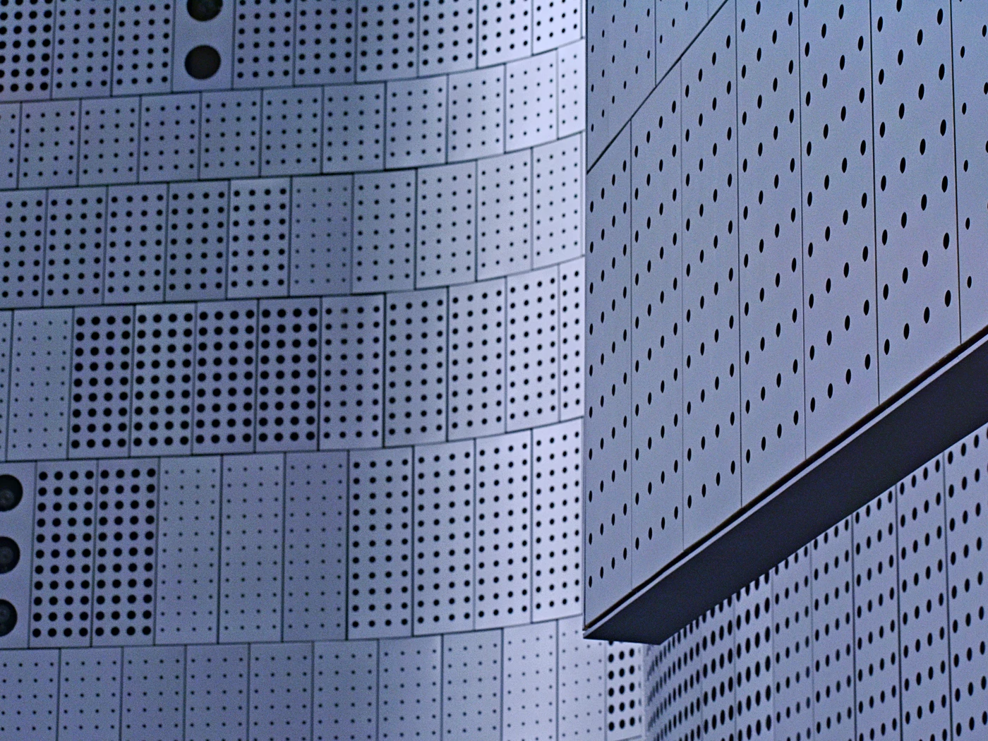 When Do Aluminum Facade Panels Need Extra Coating and Weather Checks?