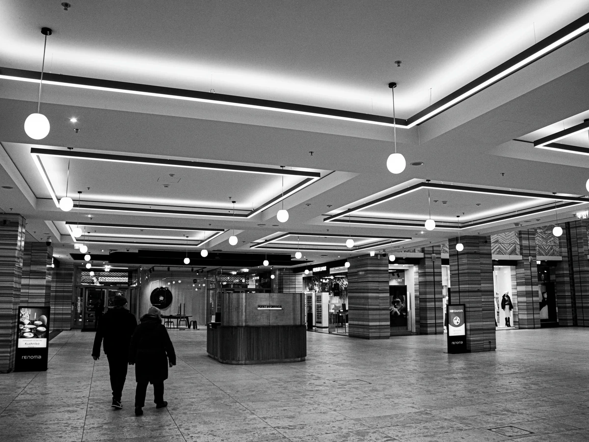 How Should Contractors Specify Strip Ceilings for Retail Chain Renovations?