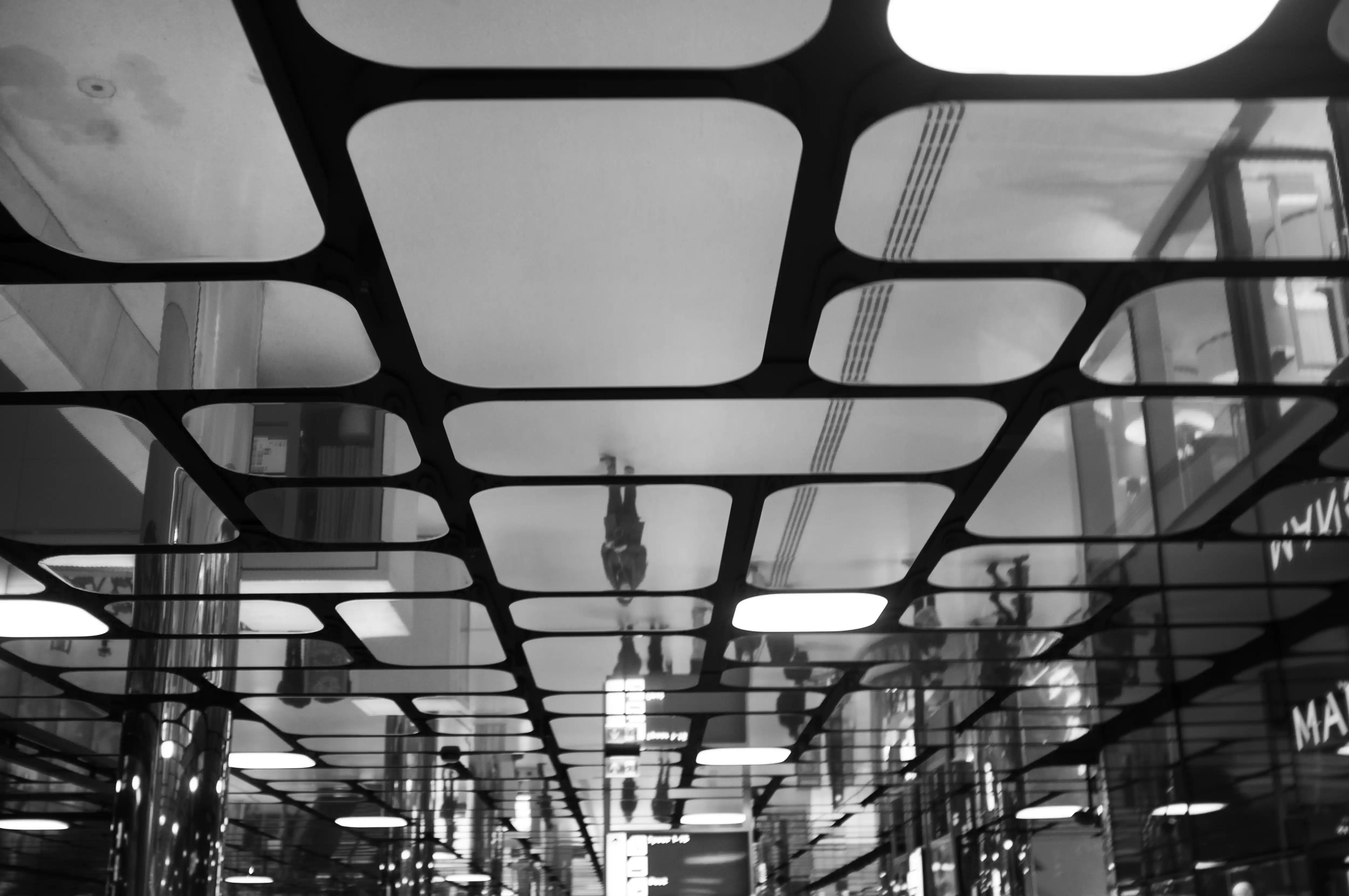 How Metal Mirror Tile Ceilings Visually Expand Small Commercial Spaces