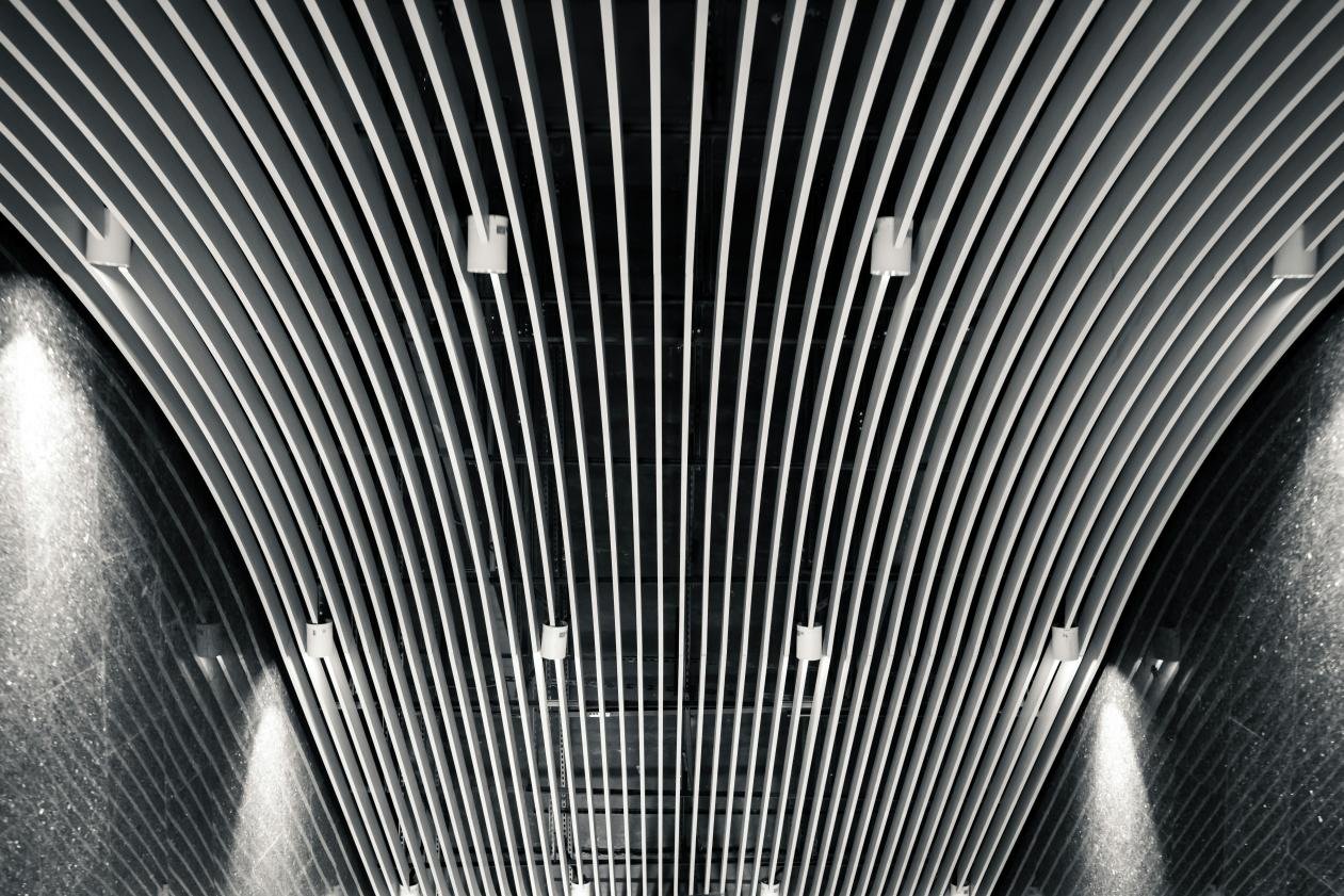 Why V-Shape Aluminum Baffles Are Ideal for High-Traffic Terminals.jpg