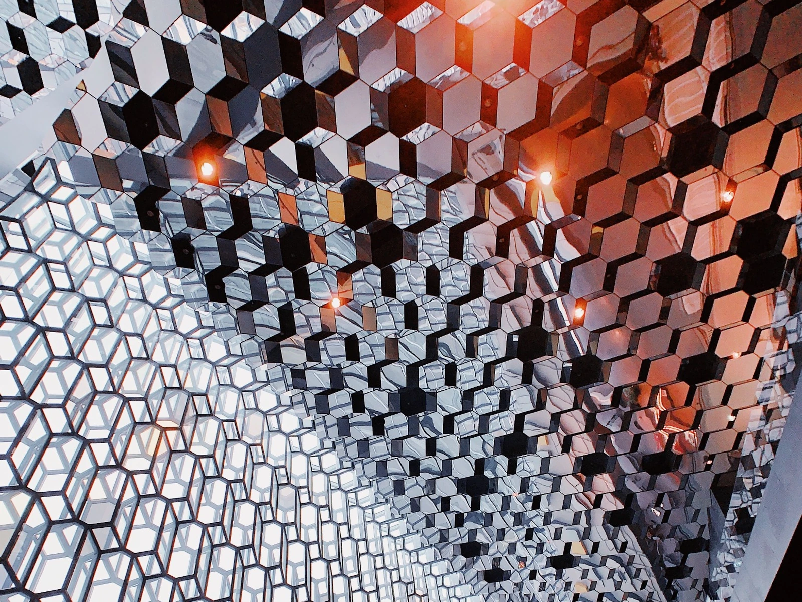 1783411314960417.webp Reflective Honeycomb Ceiling Design.webp