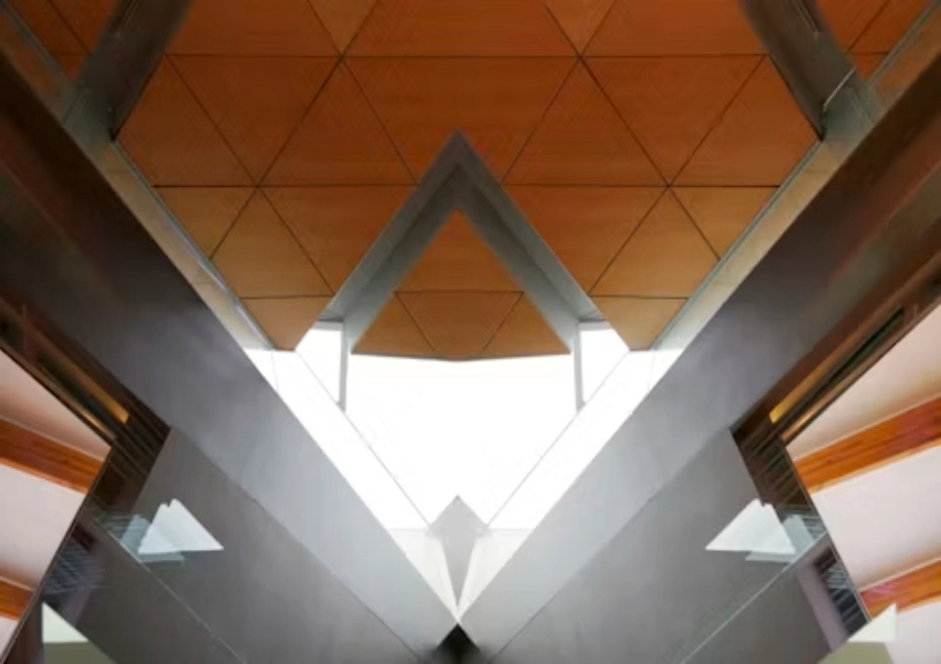 1786348933349761.webp Sustainable Aluminum Ceiling Systems Why Recyclable Materials Matter in Green Buildings.webp